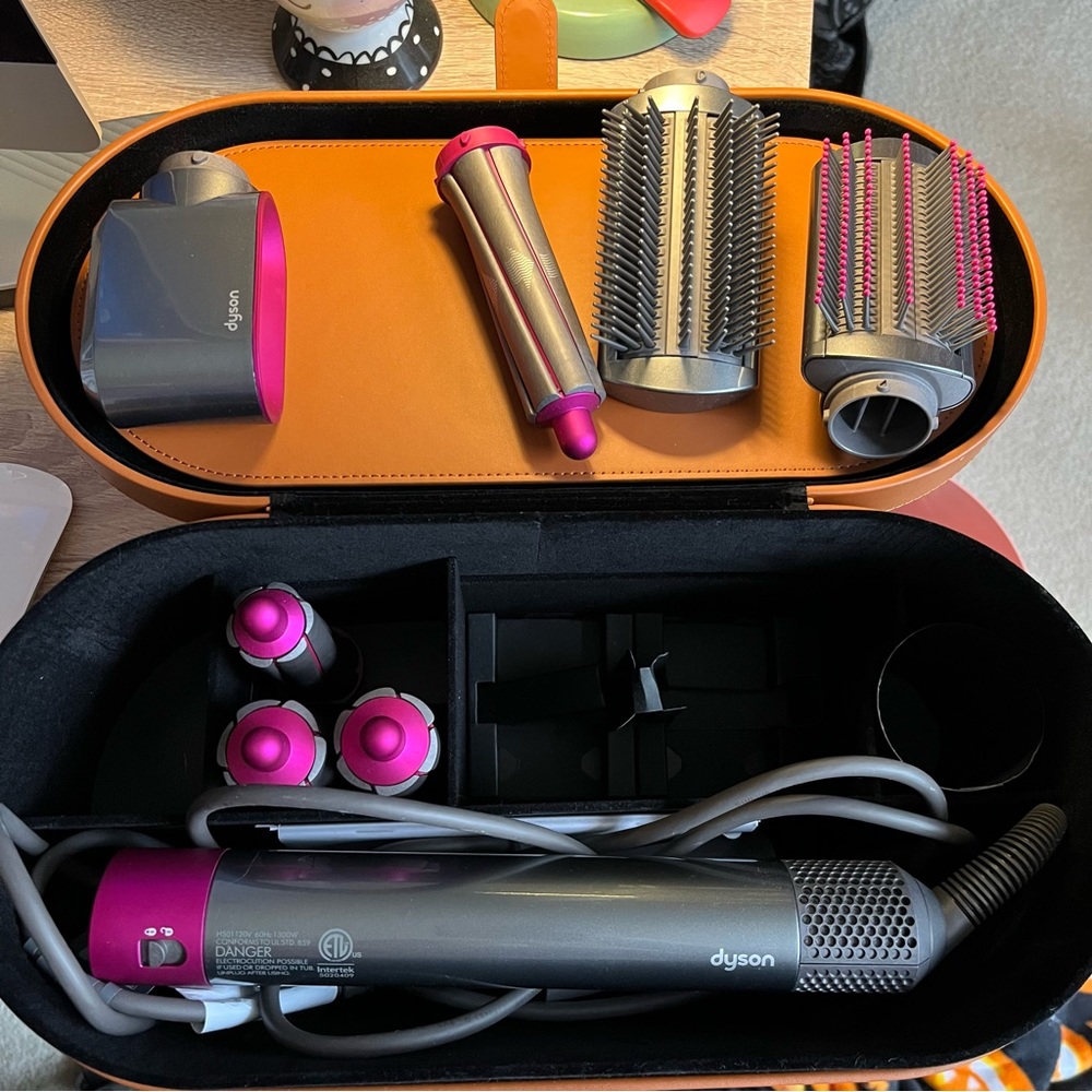Dyson air wrap pink. Missing round brush, please read!